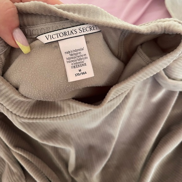 Victoria's Secret Velour Lounge Set in Rose/ Beige - Picture 3 of 5